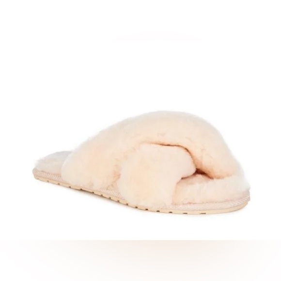 Mayberry size 5 EMU slippers. Never worn. - Picture 1 of 3